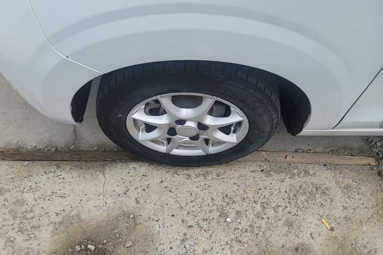 Used Roewe Clever 2022 311km QiQi BoBo Edition Left Front Wheel Hub