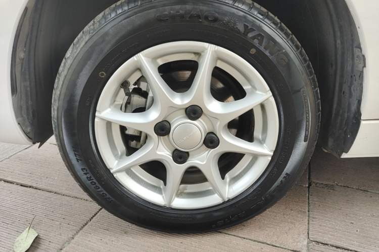 Used Roewe Clever 2022 311km QiQi BoBo Edition Left Front Wheel Hub