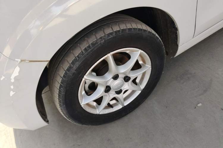 Used Roewe Clever 2022 311km QiQi BoBo Edition Left Front Wheel Hub