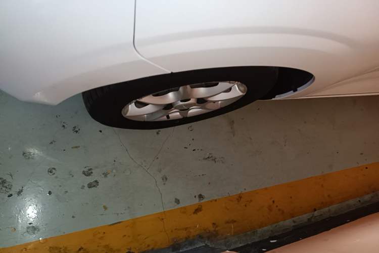 Used Roewe Clever 2022 311km QiQi BoBo Edition Left Front Wheel Hub