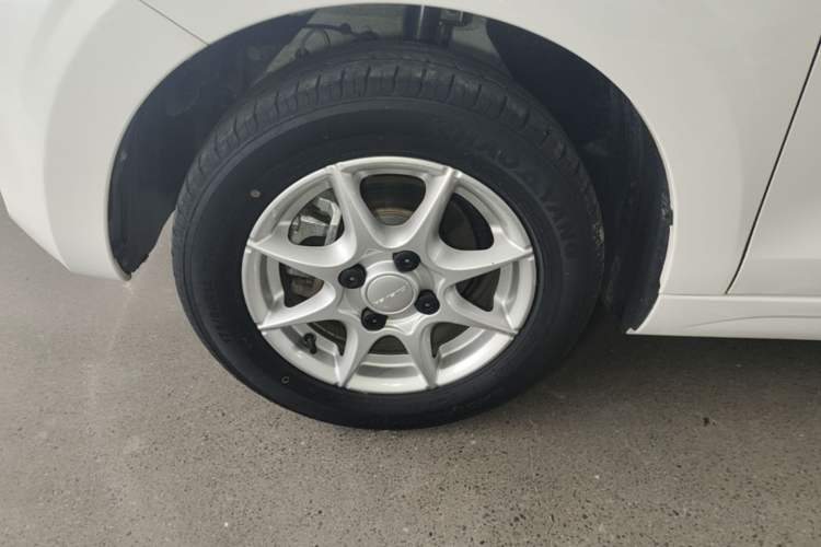 Used Roewe Clever 2022 311km QiQi BoBo Edition Left Front Wheel Hub