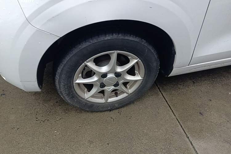 Used Roewe Clever 2022 311km QiQi BoBo Edition Left Front Wheel Hub