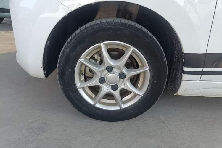 Used Roewe Clever 2022 311km QiQi BoBo Edition Left Front Wheel Hub