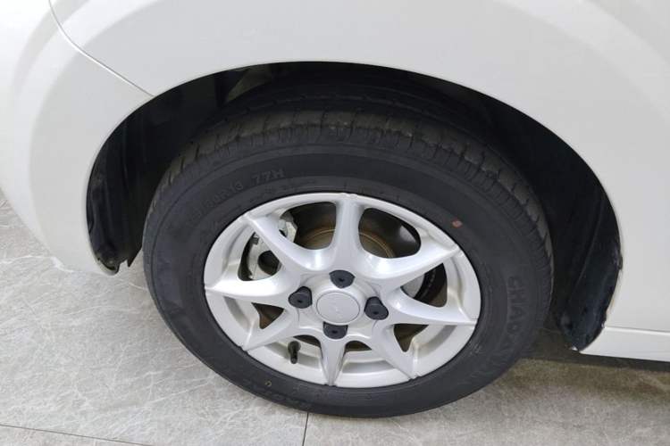 Used Roewe Clever 2022 311km QiQi BoBo Edition Left Front Wheel Hub