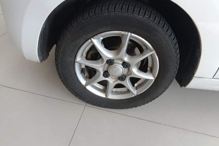 Used Roewe Clever 2022 311km QiQi BoBo Edition Left Front Wheel Hub