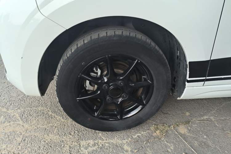 Used Roewe Clever 2022 311km QiQi BoBo Edition Left Front Wheel Hub