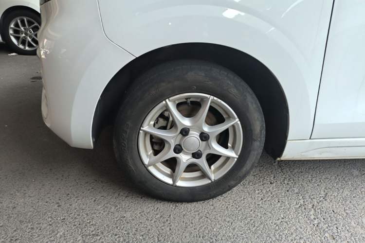 Used Roewe Clever 2022 311km QiQi BoBo Edition Left Front Wheel Hub