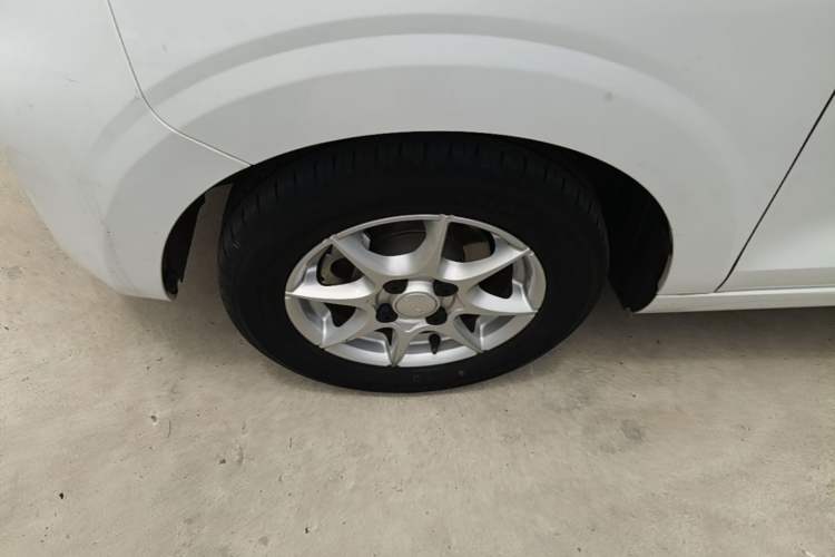 Used Roewe Clever 2022 311km QiQi BoBo Edition Left Front Wheel Hub