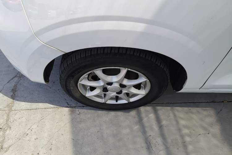 Used Roewe Clever 2022 311km QiQi BoBo Edition Left Front Wheel Hub