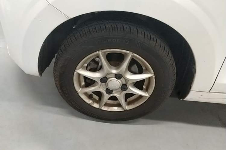 Used Roewe Clever 2022 311km QiQi BoBo Edition Left Front Wheel Hub
