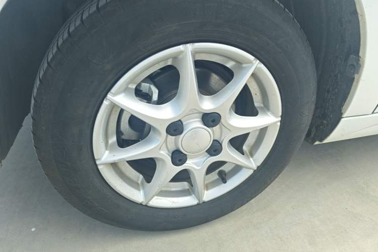 Used Roewe Clever 2022 311km QiQi BoBo Edition Left Front Wheel Hub