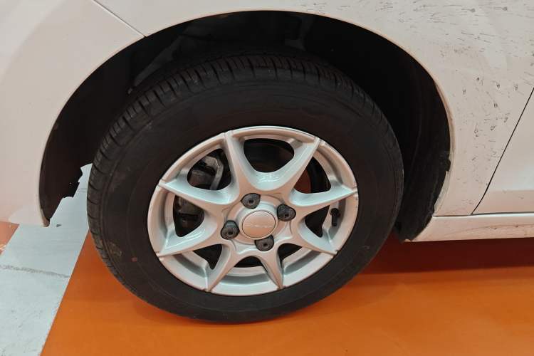 Used Roewe Clever 2022 311km QiQi BoBo Edition Left Front Wheel Hub