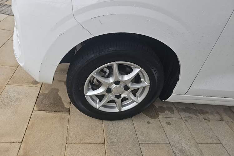 Used Roewe Clever 2022 311km QiQi BoBo Edition Left Front Wheel Hub