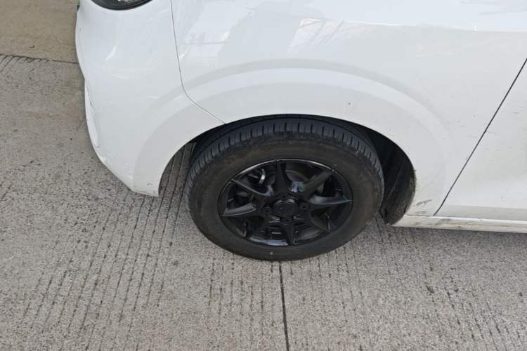 Used Roewe Clever 2022 311km QiQi BoBo Edition Left Front Wheel Hub