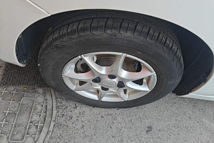 Used Roewe Clever 2022 311km QiQi BoBo Edition Left Front Wheel Hub
