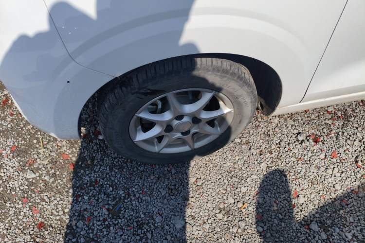 Used Roewe Clever 2022 311km QiQi BoBo Edition Left Front Wheel Hub