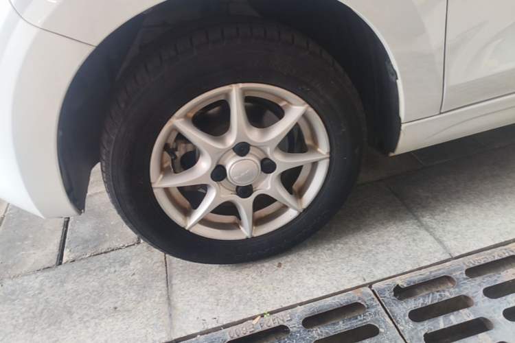 Used Roewe Clever 2022 311km QiQi BoBo Edition Left Front Wheel Hub