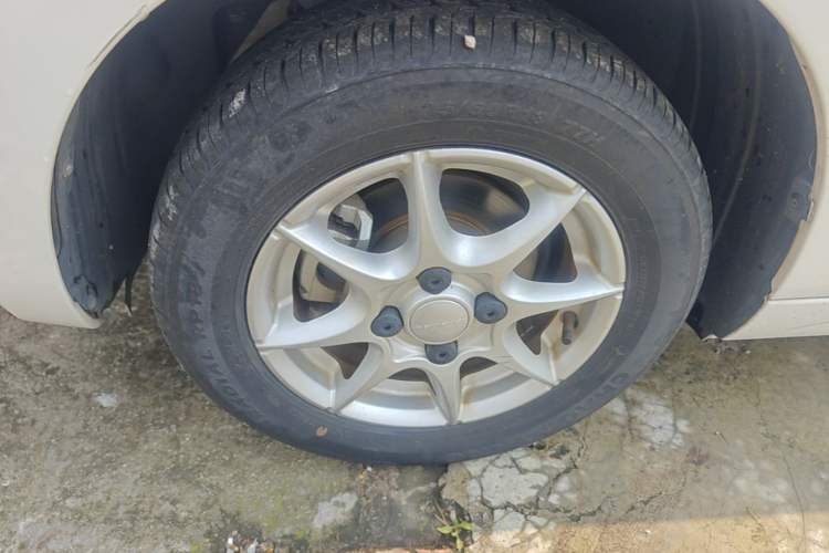 Used Roewe Clever 2022 311km QiQi BoBo Edition Left Front Wheel Hub