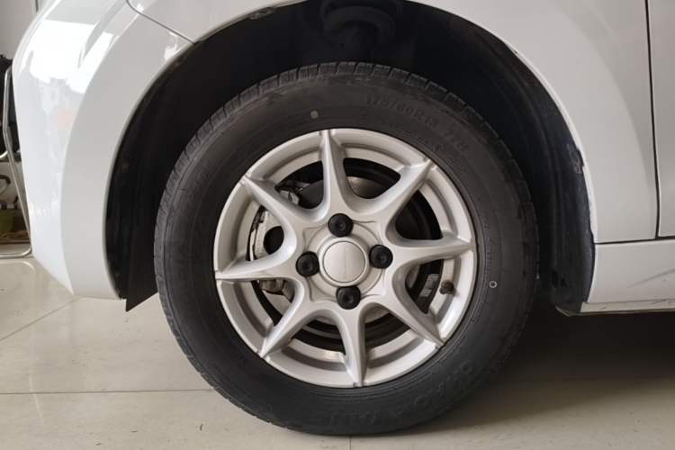 Used Roewe Clever 2022 311km QiQi BoBo Edition Left Front Wheel Hub