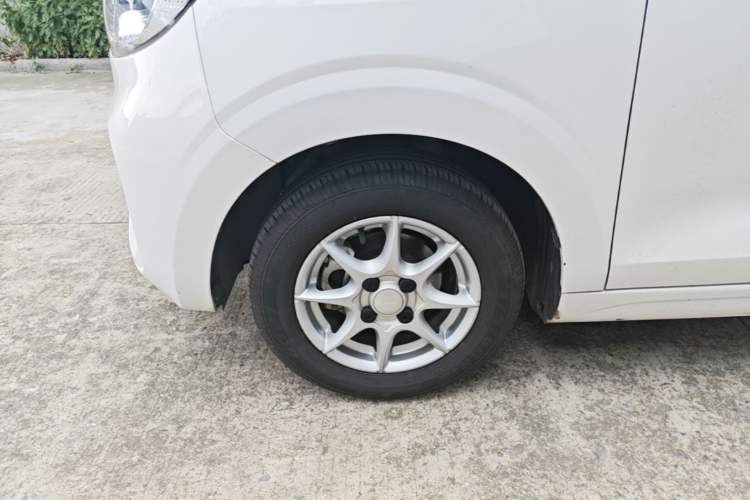 Used Roewe Clever 2022 311km QiQi BoBo Edition Left Front Wheel Hub