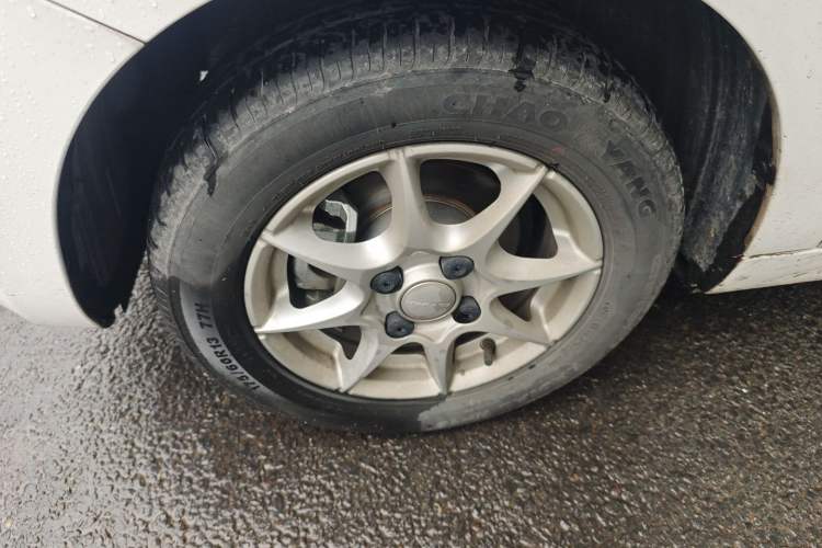 Used Roewe Clever 2022 311km QiQi BoBo Edition Left Front Wheel Hub