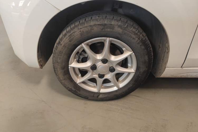 Used Roewe Clever 2022 311km QiQi BoBo Edition Left Front Wheel Hub