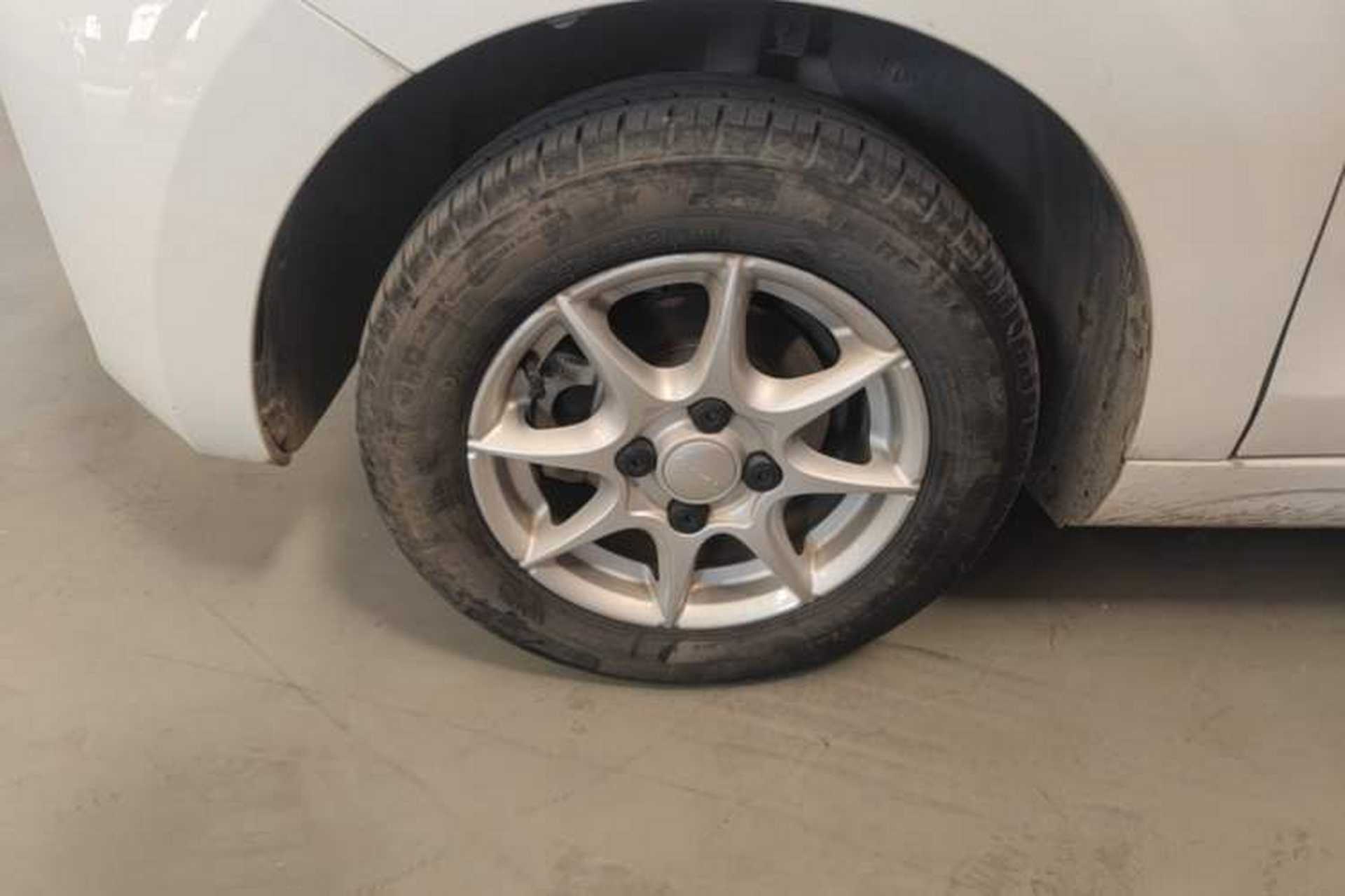 Used Roewe Clever 2022 311km QiQi BoBo Edition Left Front Wheel Hub