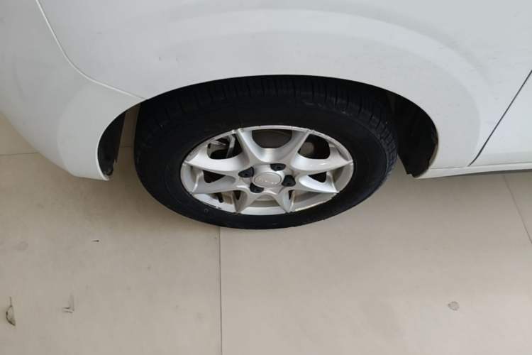 Used Roewe Clever 2022 311km QiQi BoBo Edition Left Front Wheel Hub