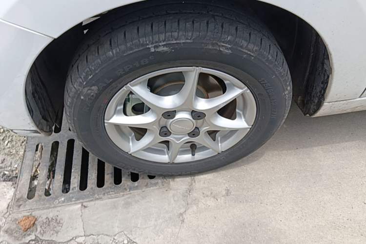 Used Roewe Clever 2022 311km QiQi BoBo Edition Left Front Wheel Hub
