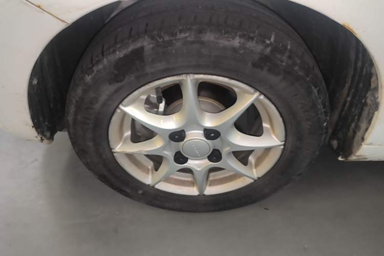 Used Roewe Clever 2022 311km QiQi BoBo Edition Left Front Wheel Hub