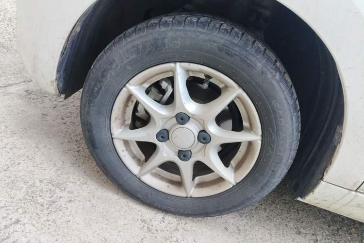 Used Roewe Clever 2022 311km QiQi BoBo Edition Left Front Wheel Hub