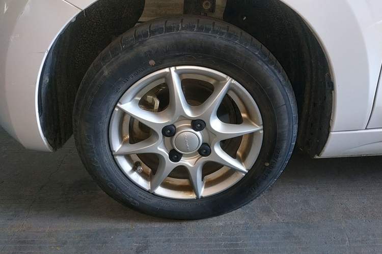 Used Roewe Clever 2022 311km QiQi BoBo Edition Left Front Wheel Hub