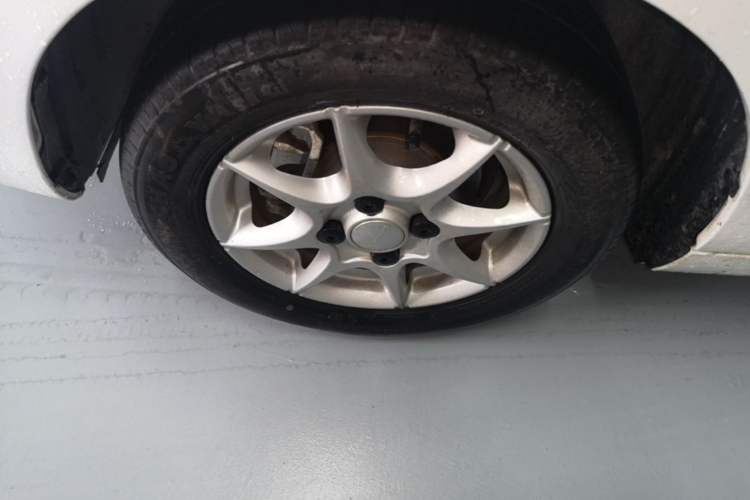 Used Roewe Clever 2022 311km QiQi BoBo Edition Left Front Wheel Hub