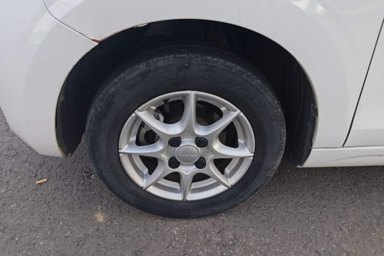 Used Roewe Clever 2022 311km QiQi BoBo Edition Left Front Wheel Hub