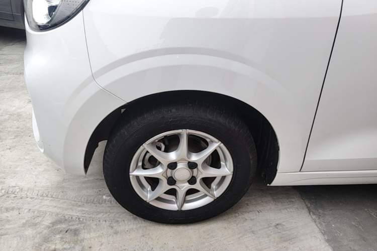 Used Roewe Clever 2022 311km QiQi BoBo Edition Left Front Wheel Hub