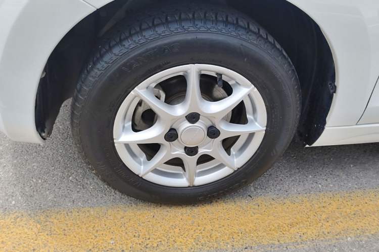 Used Roewe Clever 2022 311km QiQi BoBo Edition Left Front Wheel Hub