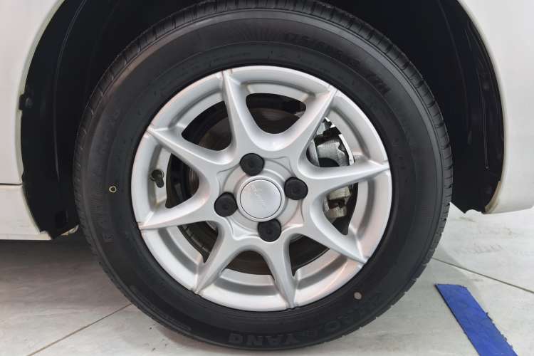 Used Roewe Clever 2022 311km QiQi BoBo Edition Left Front Wheel Hub