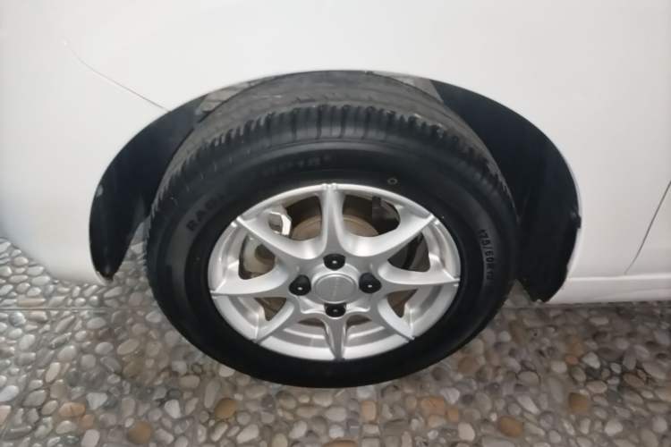 Used Roewe Clever 2022 311km QiQi BoBo Edition Left Front Wheel Hub