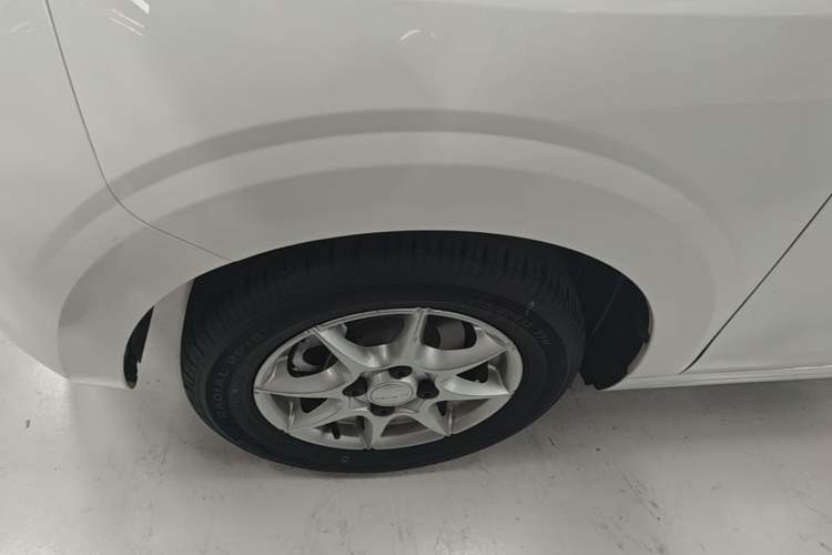 Used Roewe Clever 2022 311km QiQi BoBo Edition Left Front Wheel Hub