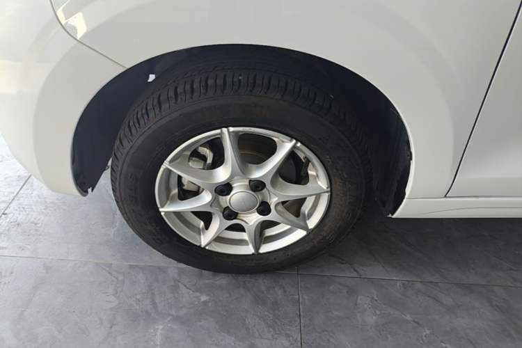 Used Roewe Clever 2022 311km QiQi BoBo Edition Left Front Wheel Hub