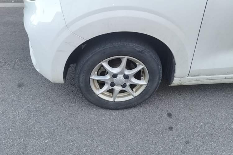 Used Roewe Clever 2022 311km QiQi BoBo Edition Left Front Wheel Hub