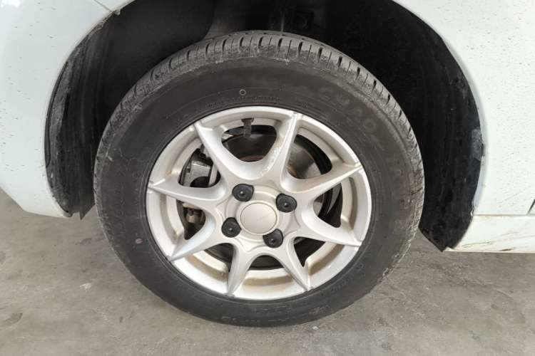 Used Roewe Clever 2022 311km QiQi BoBo Edition Left Front Wheel Hub