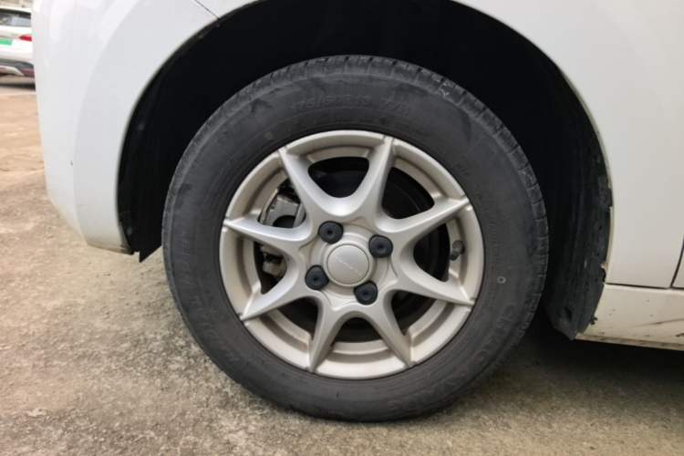 Used Roewe Clever 2022 311km QiQi BoBo Edition Left Front Wheel Hub