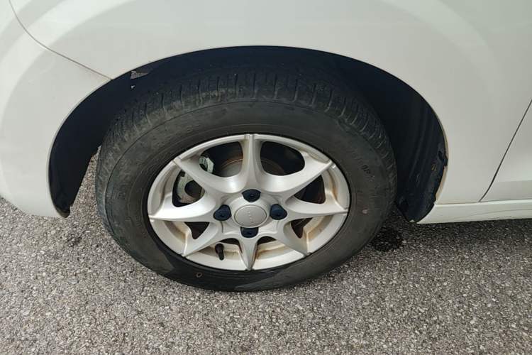 Used Roewe Clever 2022 311km QiQi BoBo Edition Left Front Wheel Hub