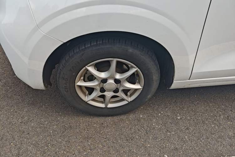Used Roewe Clever 2022 311km QiQi BoBo Edition Left Front Wheel Hub