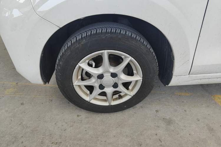 Used Roewe Clever 2022 311km QiQi BoBo Edition Left Front Wheel Hub