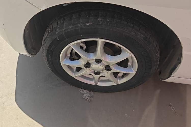Used Roewe Clever 2022 311km QiQi BoBo Edition Left Front Wheel Hub
