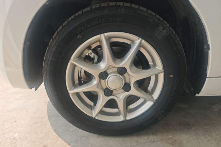 Used Roewe Clever 2022 311km QiQi BoBo Edition Left Front Wheel Hub