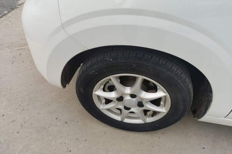 Used Roewe Clever 2022 311km QiQi BoBo Edition Left Front Wheel Hub