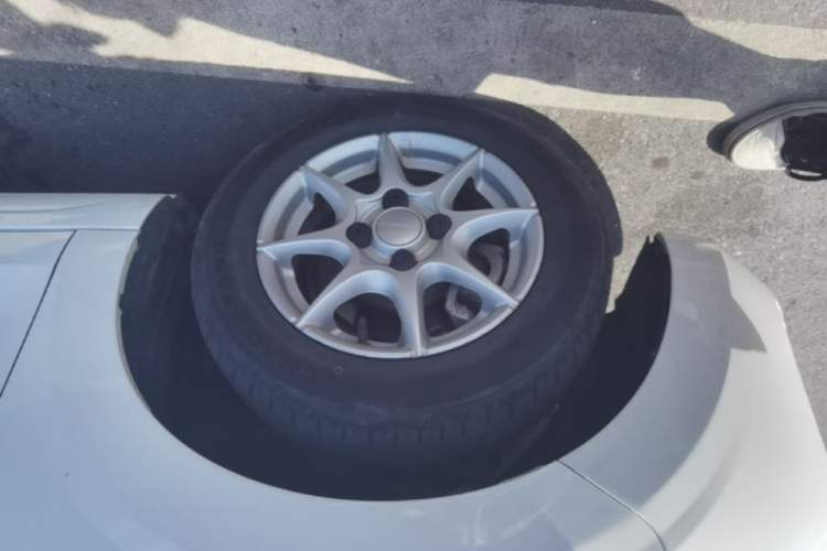 Used Roewe Clever 2022 311km QiQi BoBo Edition Left Front Wheel Hub